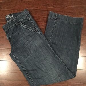 ❤️AMERICAN EAGLE JEANS SLIGHT FLARE BOTTOM❤️